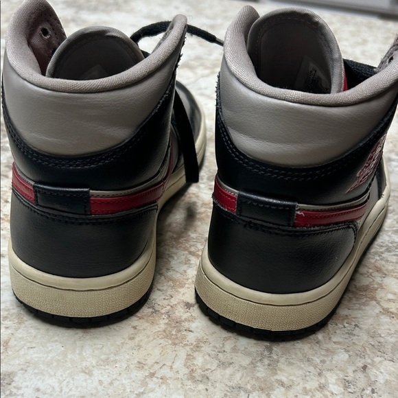 Nike boys  Black and Red Mid-Top Sneakers - Picture 4 of 4